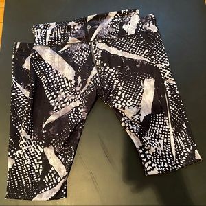 Lululemon leggings size 6